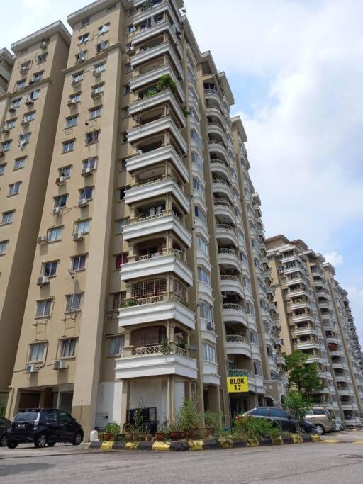 The Nest - Cozy 3-Bedroom Condo, Shah Alam Kültér fotó