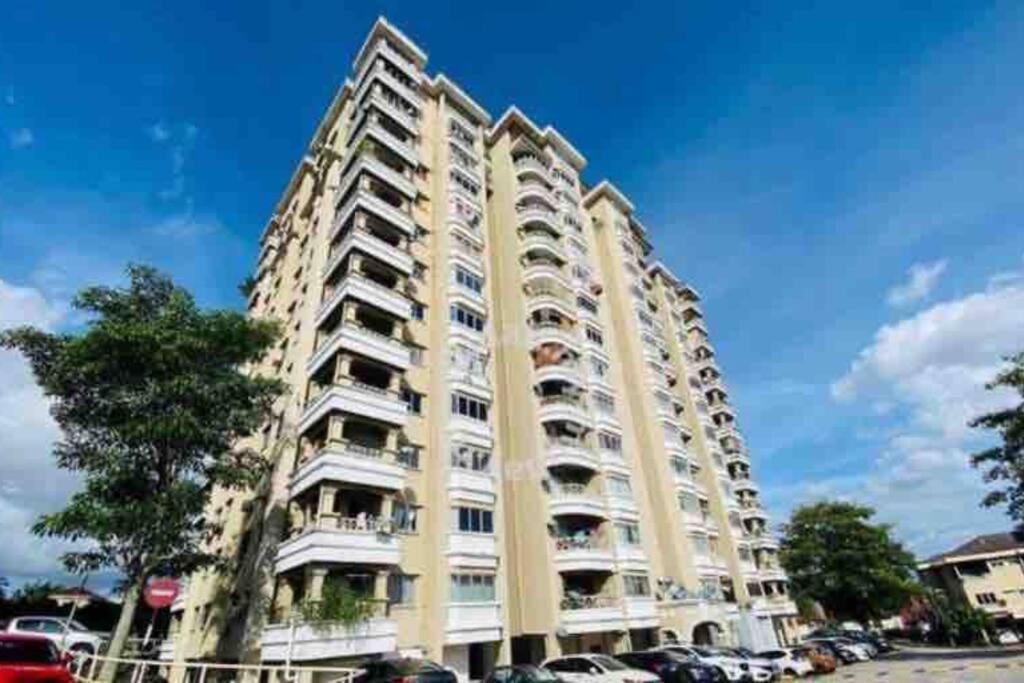 The Nest - Cozy 3-Bedroom Condo, Shah Alam Kültér fotó